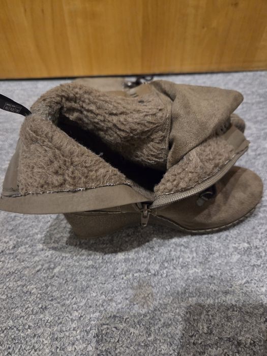 Buty ocieplone na koturnie 38