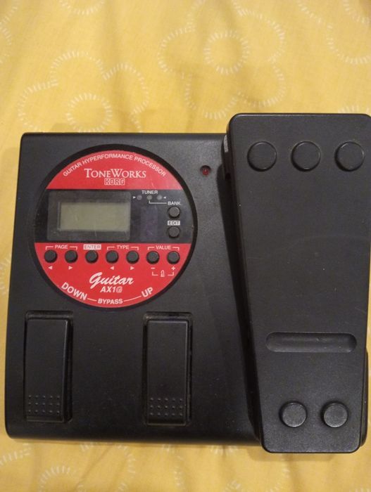 Pedaleira Korg antiga a funcionar