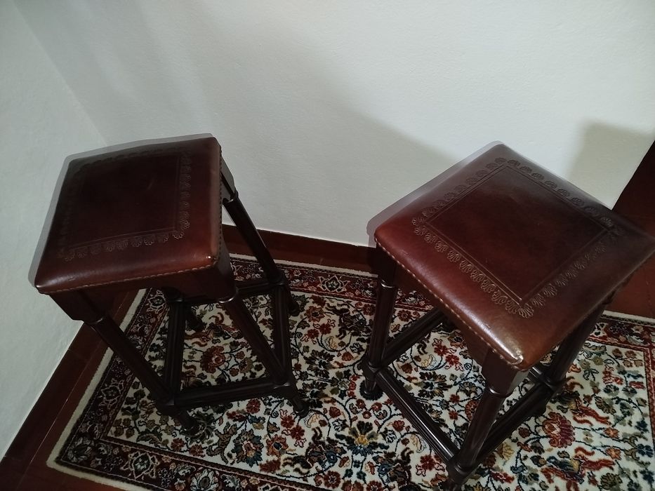 Bancos de bar antigos