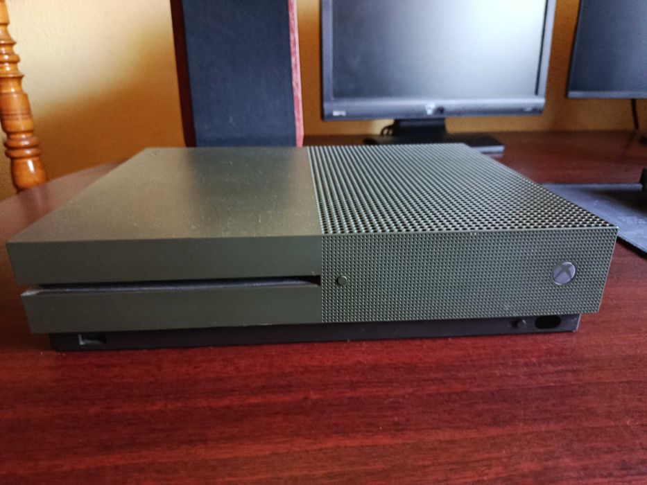 XBOX one S limited Military Green