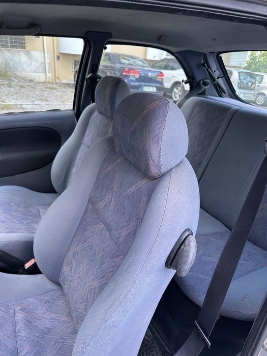 Ford fiesta cizento