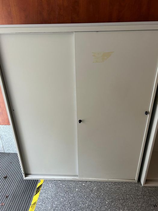 Armários metal três prateleiras