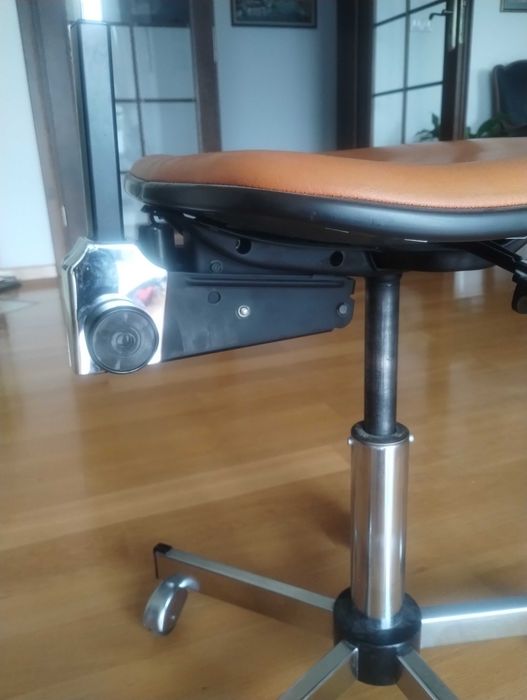 Stary fotel Sedus model 6581.