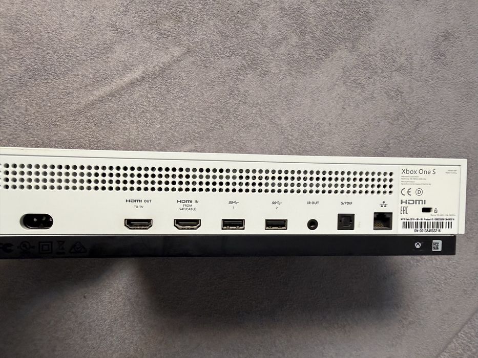 Zestaw Xbox One S + Kontroler + 2 Gry (FIFA 20, Minecraft) – Stan BDB!