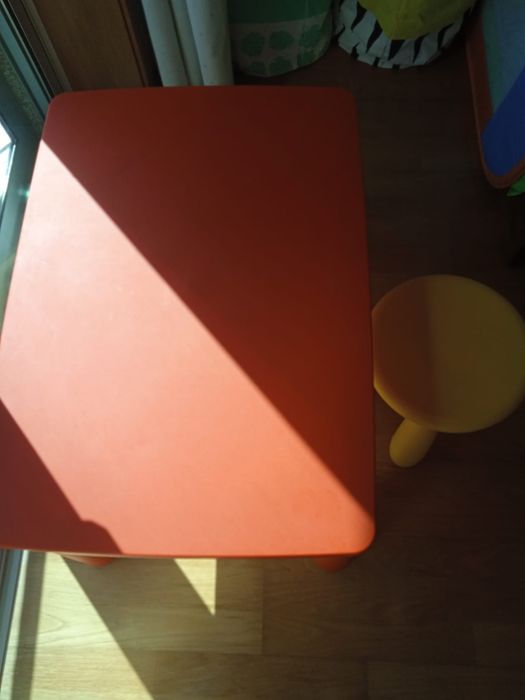 Mesa e banco de brincar