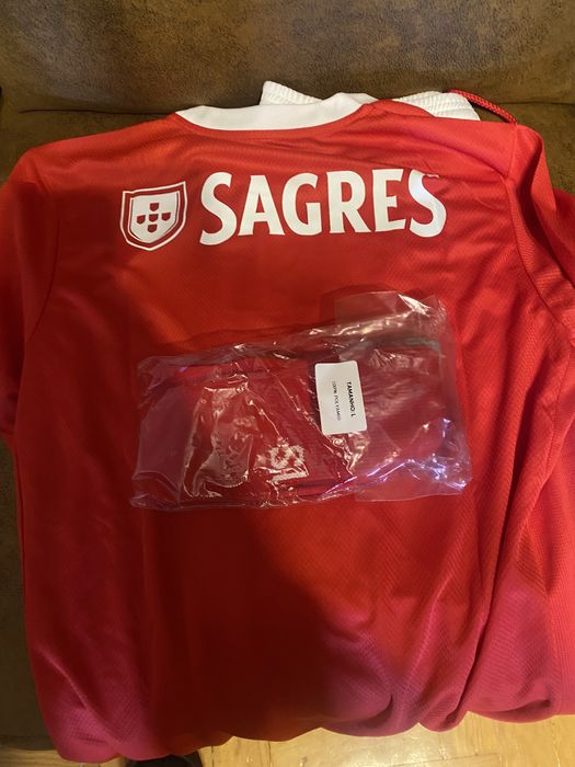 Equipamento fundacao benfica