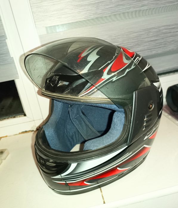 Мотошолом Мотошлём  SAKOU. Размер L. Небольшая трещина. Недорого.