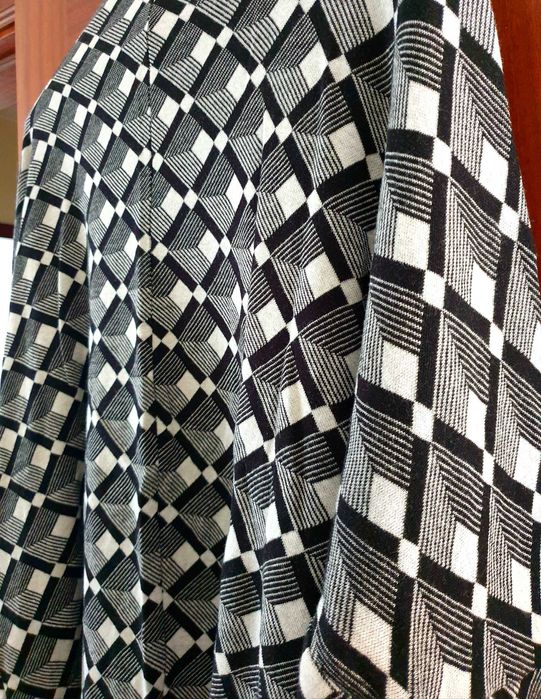 Casaco preto e branco da marca Sucre et Sel