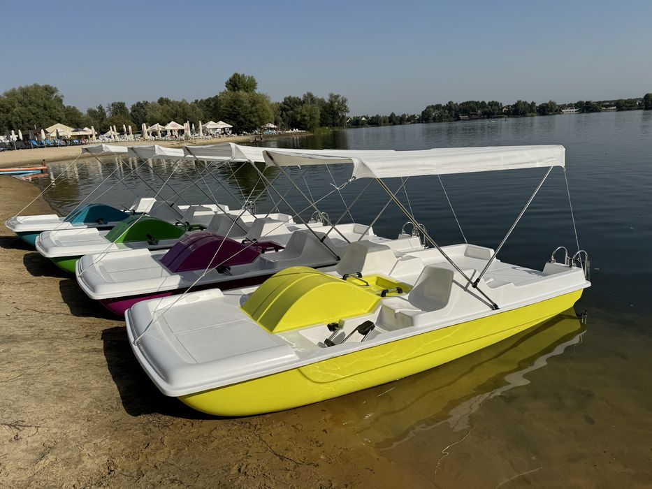 Катамарани з тентом