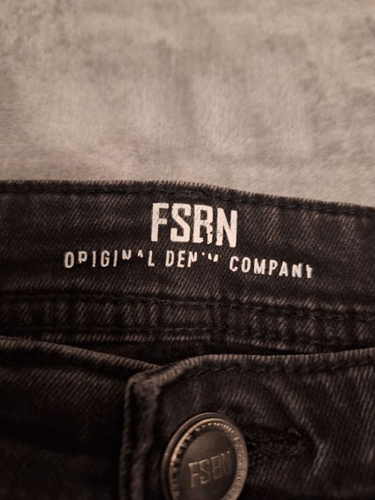 Czarne jeansy slim fit – męskie