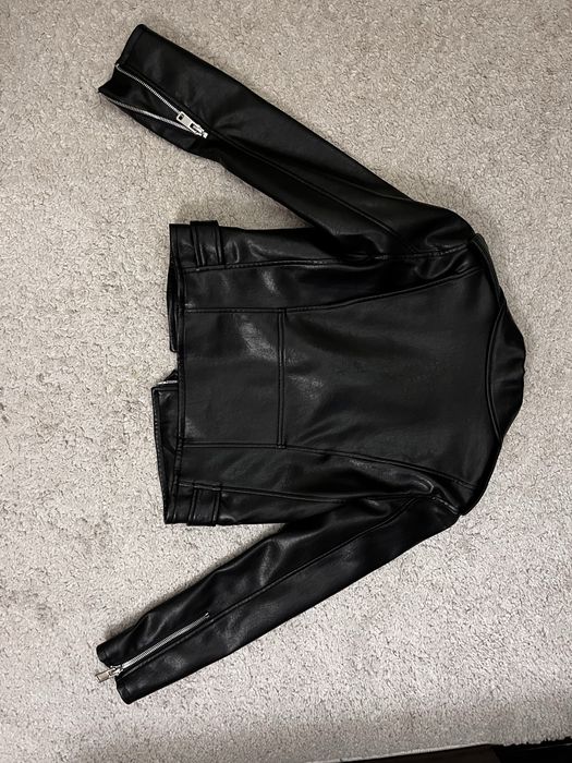 Куртка чорна .Косуха чорна Mango