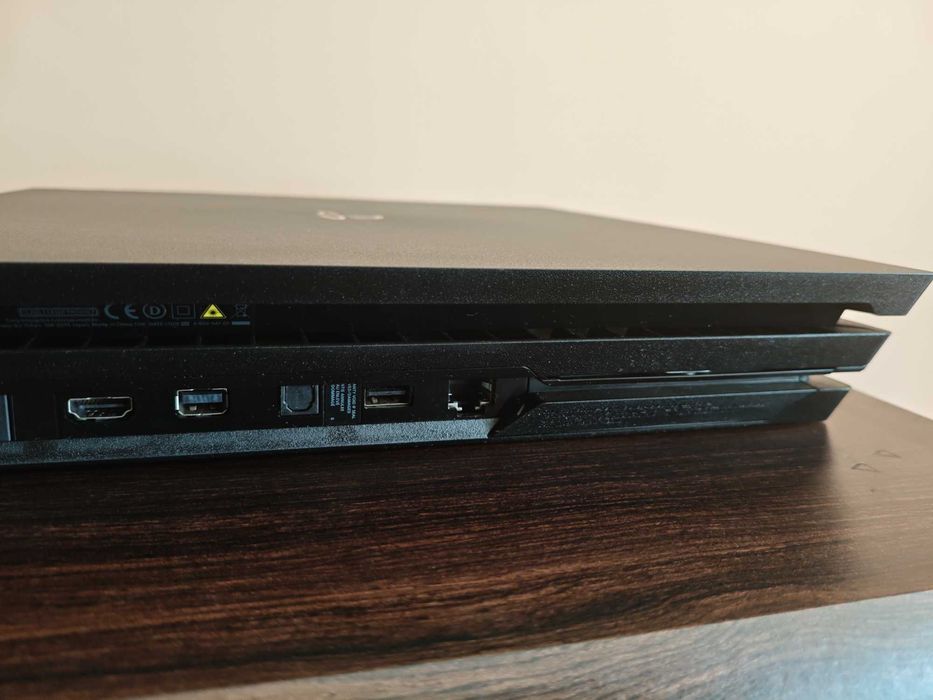 PlayStation 4 Pro 1TB (Rewizja CUH-7116B) + Oryginalny Karton + Pad