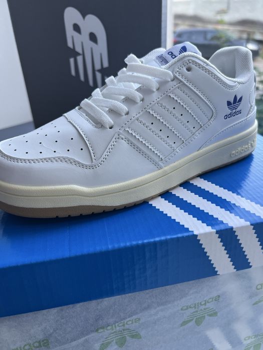 Кросівки жіночі Adidas