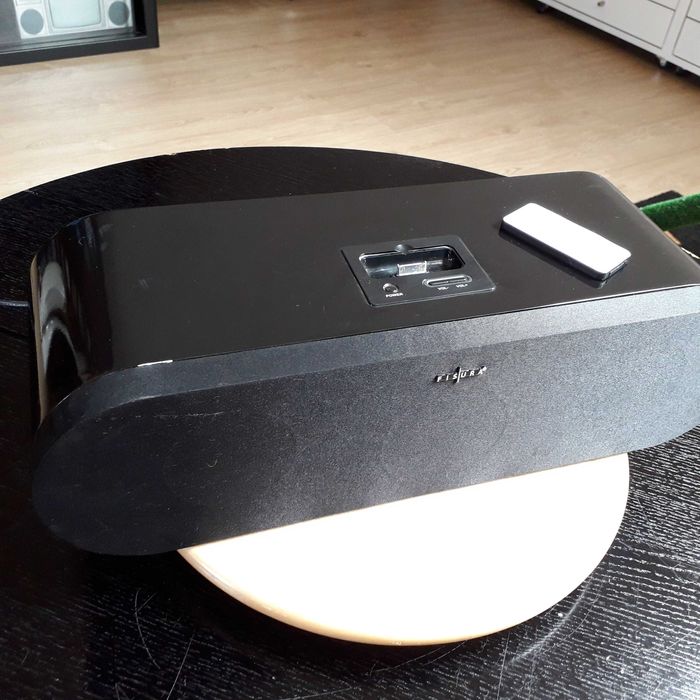 Unidade de suporte e leitor de I-PoD usado mas em bom estado Cor Preta