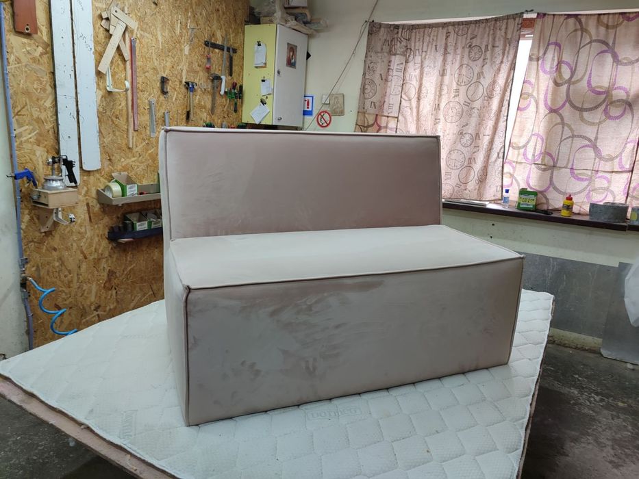 Диванчик кухонний або для кафе