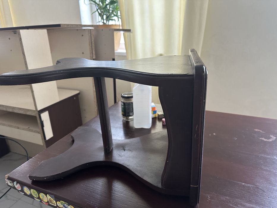 Стіл, табурети, комод стул