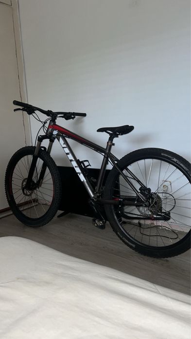 Bicicleta Aro 27.5 – Excelente Estado, Suspensão Dianteira e Travões de Disco