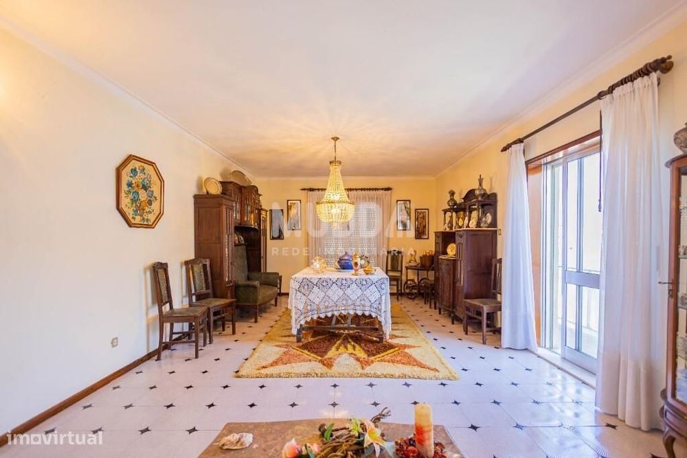 Andar Moradia T5+ em Paços de Brandão