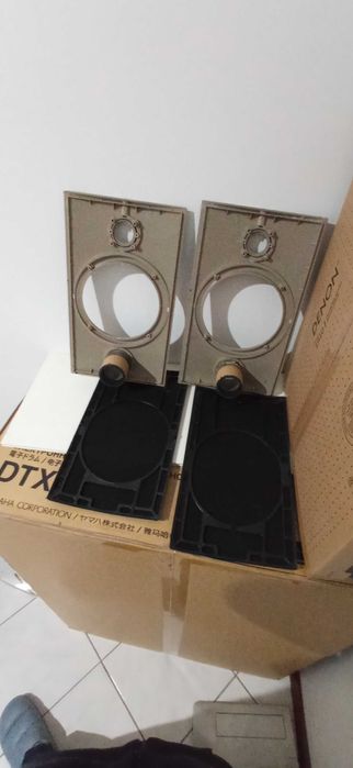 2 molduras e Grelhas para colunas wharfedale diamond 8.3