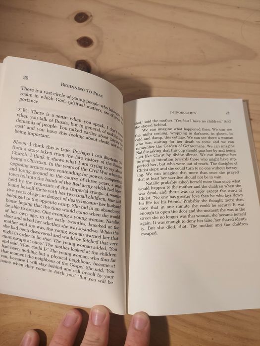 Livro "Beginning to Pray" de Anthony Bloom – como novo