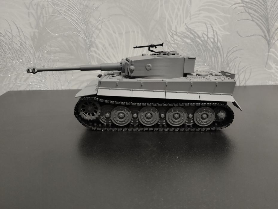 Модель танку Panzerkampfwagen VI Tiger Ausf. E версія 2 у масштабі 1:35.