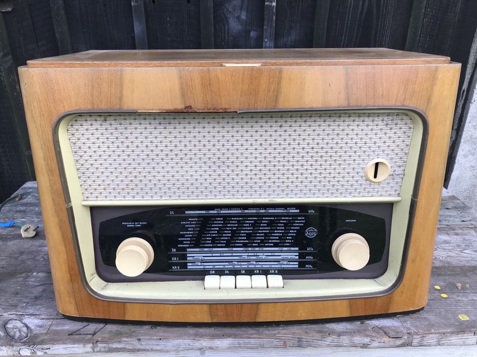 Stare radio z gramofonem Diora