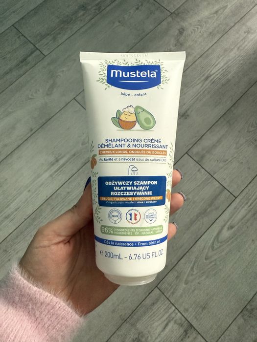 Mustela Odżywczy szampon ułatwiający rozczesywanie 200ml
