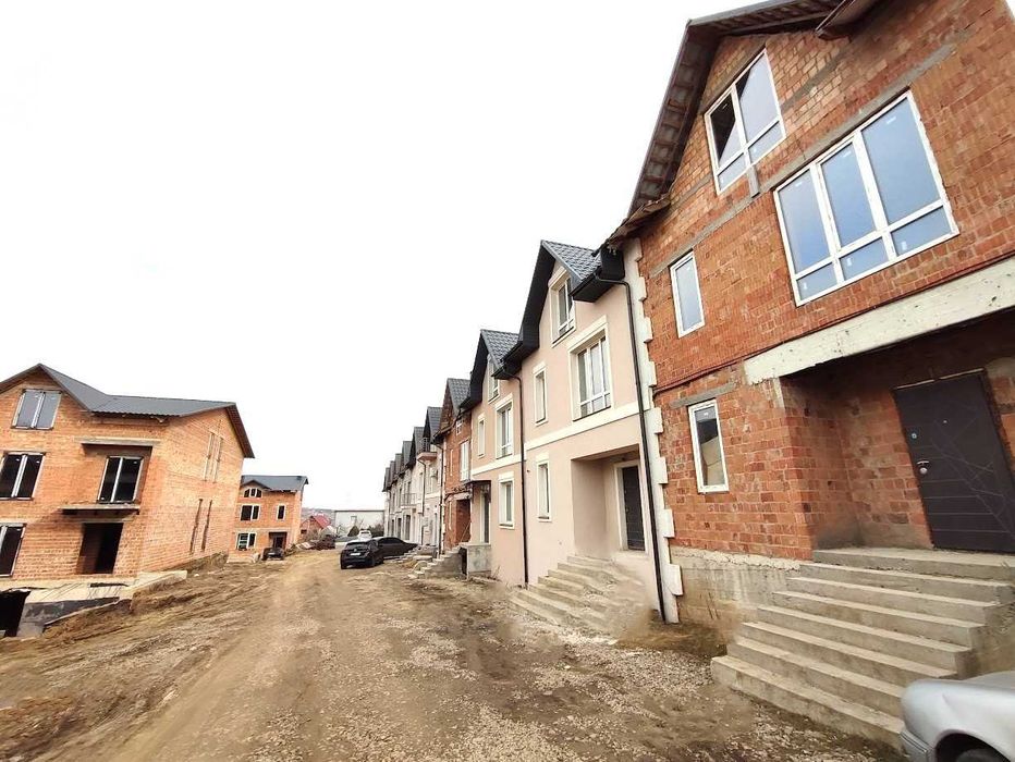 Продаж сучасного ТАУНХАУСА с. Годилів (1 км до м. Чернівці)