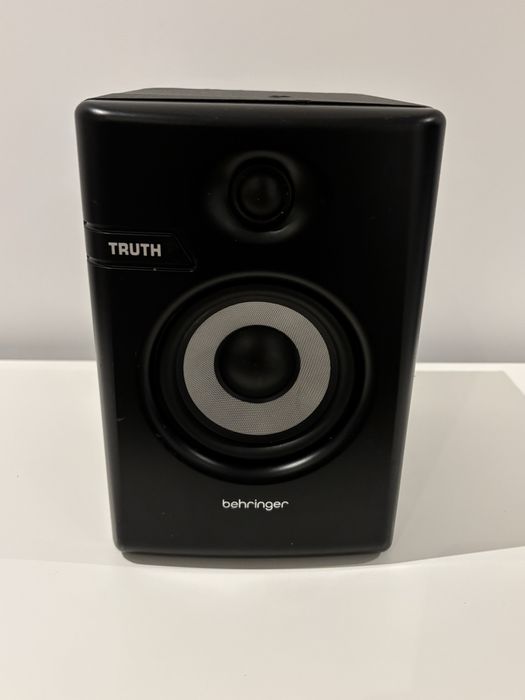 Behringer Truth 4.5