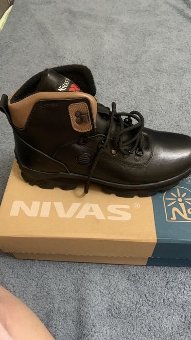 Продам мужские зимние ботинки