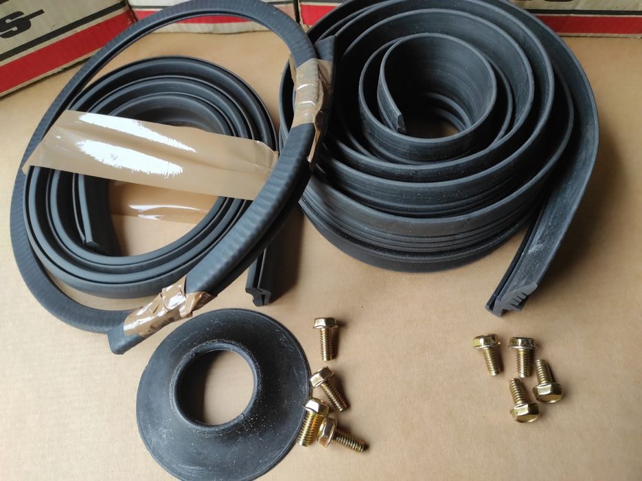Śruba do kolekcji typu MF -3   8 szt