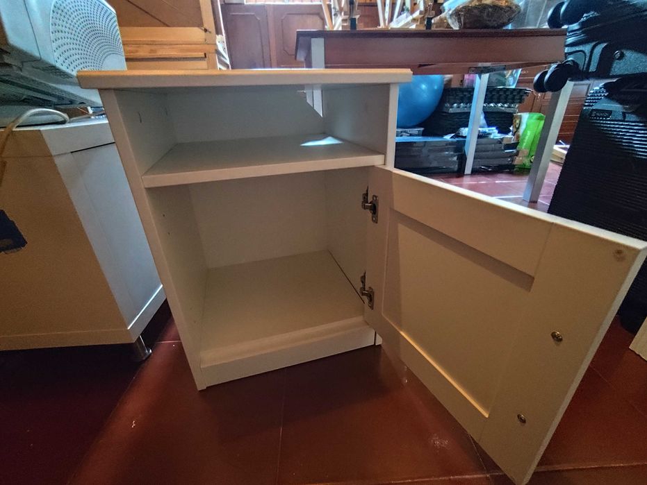 Mesinha de cabeceira IKEA branca