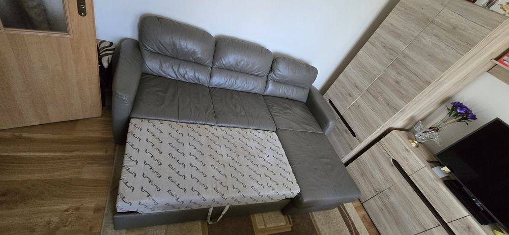 Skórzana kanapa narożna z funkcją spania + pojemnik – 225 × 165