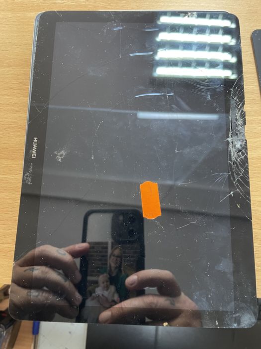 Tablet Huawei MediaPad T3 Uszkodzony