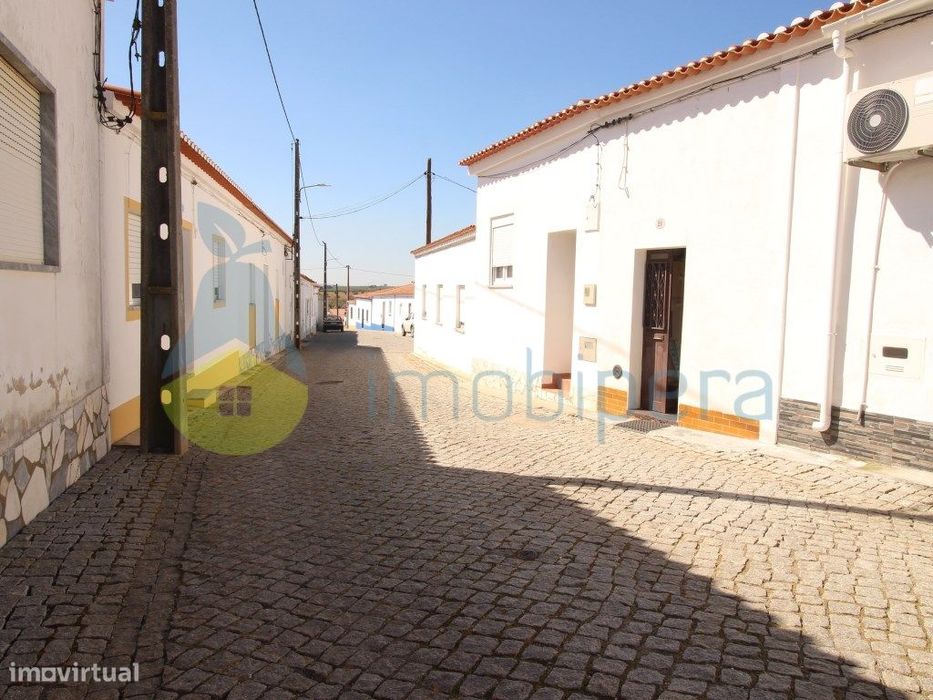 Moradia Terrea T2 C/ Quintal - Centro da Vila de Santa Vitória- Beja