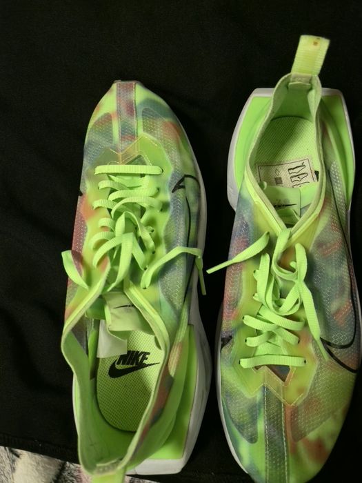 Продам жіночі кросівки Nike