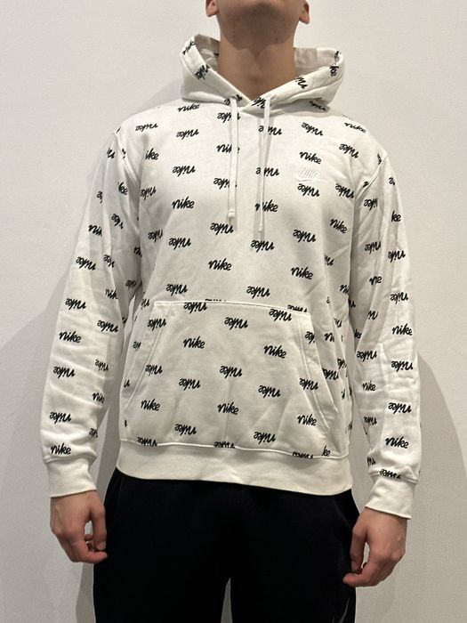 Nike bluza biała w monogramy z kapturem z nadrukiem