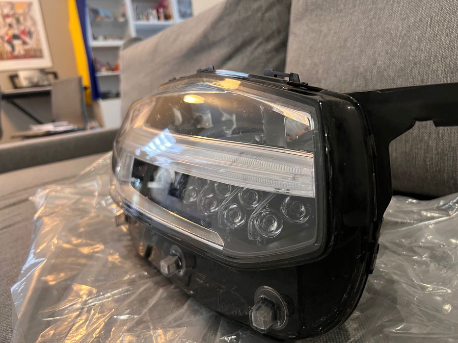 Reflektor przedni PRAWY Volvo XC90 2020 – Full