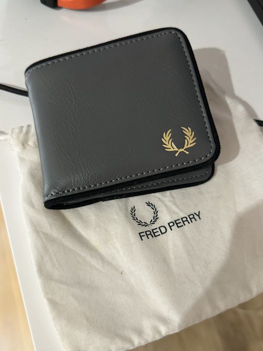 Vendo carteira Fred Perry original sem uso