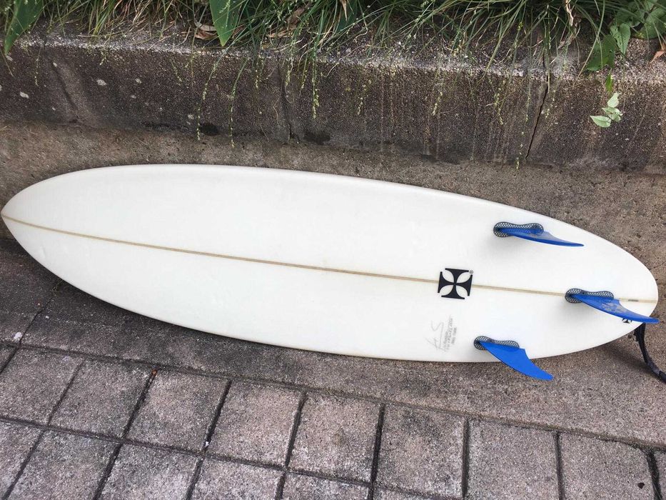 Prancha surf 5'10 com 27.5L bom estado