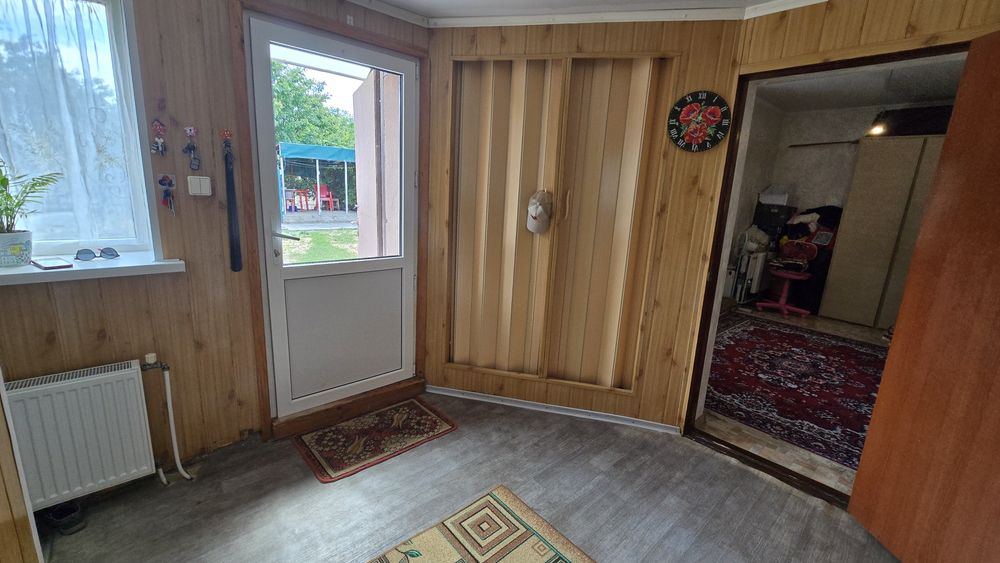 Продаж будинок з ремонтом для родини