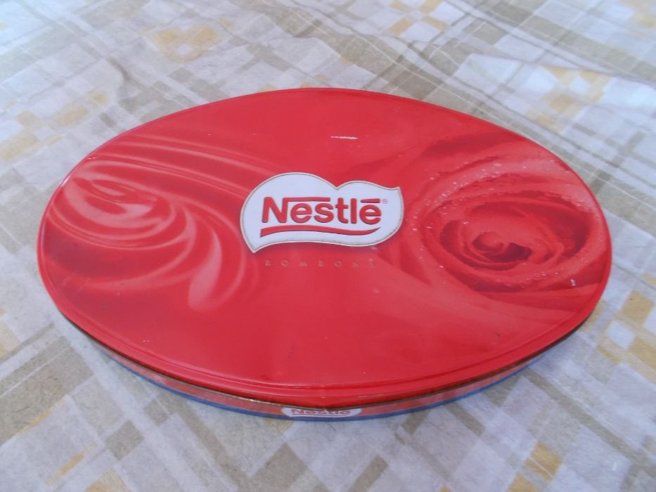 Lata da Nestlé em muito bom estado