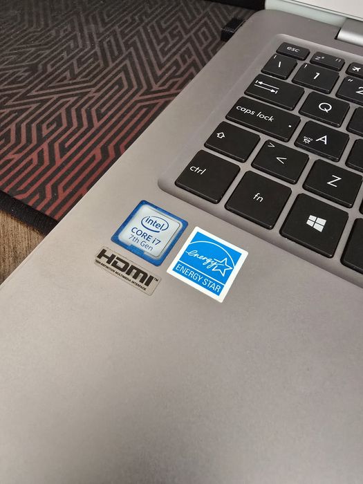 Asus UX330U | intel i7 | 8gb ddr4 | 256gb SSD