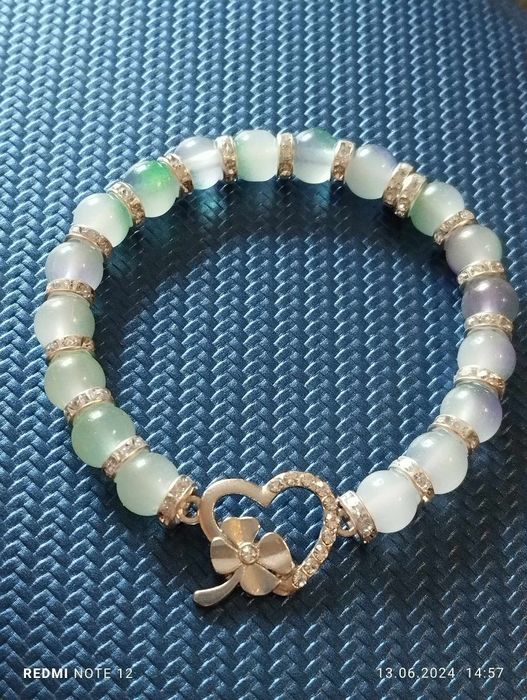 Branzoletka z serduszkiem koloru srebrnego