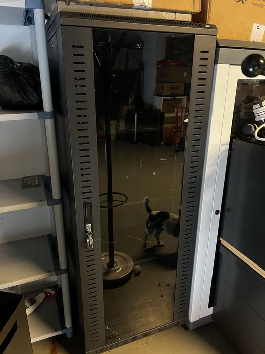 2 bastidores de rack impecaveis