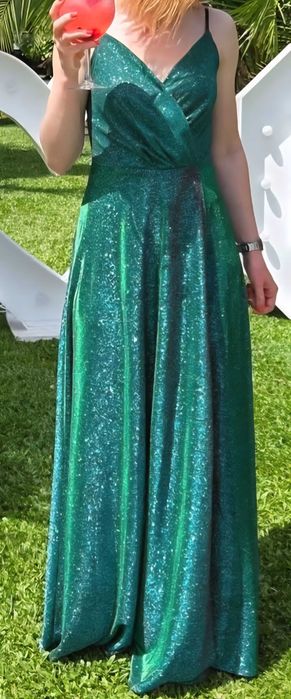 Vestido cerimónia verde com efeito holográfico