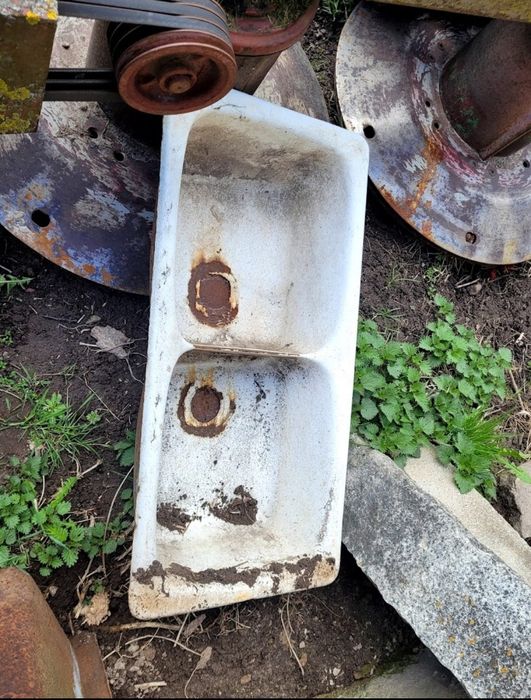 Zlew do gospodarstwa do pojenia zwierząt. Na stanie kilka sztuk