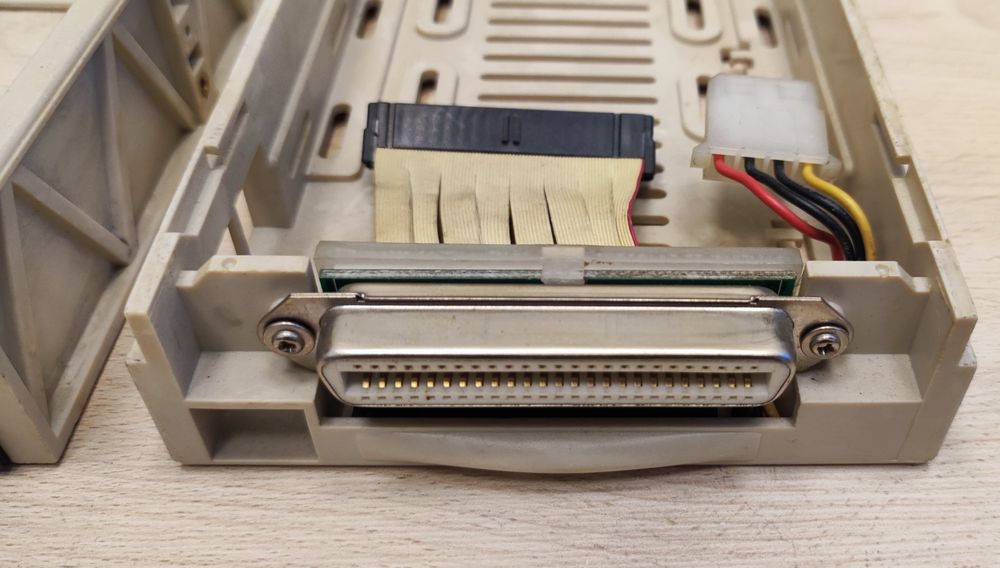 Kieszeń na dysk HDD 3,5' ATA IDE do zatoki 5,25 sprawna technicznie