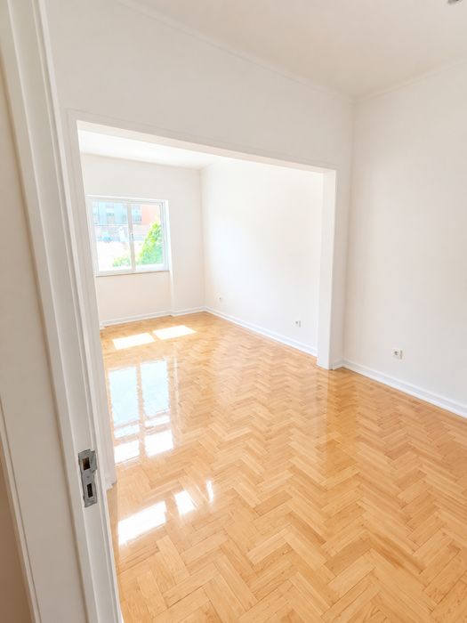 Arrendamento Apartamento T1, possibilidade de fazer um Qt dividido a sala Baixa da Banheira ao lado da estação de comboio s