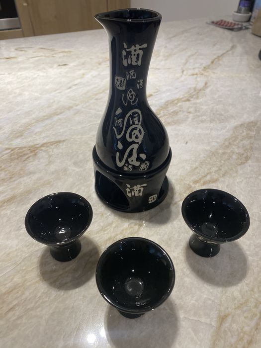 Conjunto de Sake Japonês em Cerâmica Preta com Aquecedor (5 peças)